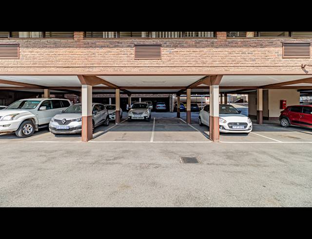 1,048M² OFFICE FOR SALE IN FERNDALE